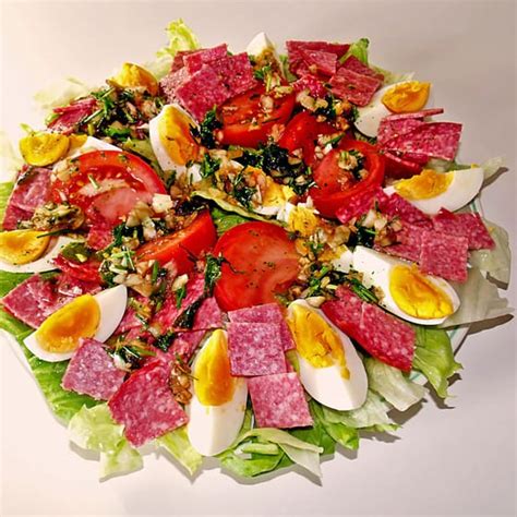 Smullen Italiaanse Salade Met Salami Jumbo