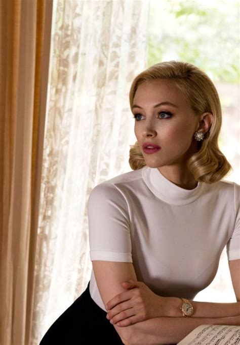 Hot Boobs Photos Of Sarah Gadon Which Are Tempting Music Raiser