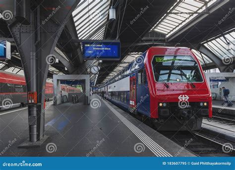 Zürich Hauptbahnhof Der Größte Bahnhof in Der Schweiz Redaktionelles