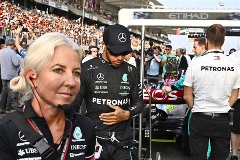 Lewis Hamilton Breekt Na Zeven Jaar Met Personal Assistent Angela