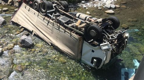 Muere un camionero de Zaragoza al caer al río Cinca en la A 138 en