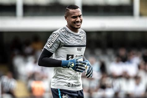 Internacional fecha contratação de John goleiro do Santos