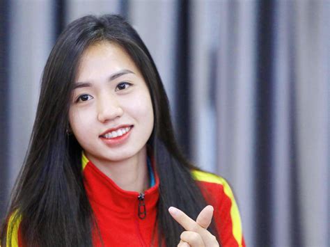 Hot girl đội tuyển nữ chi đậm để cứu vãn nhan sắc sau 1 tháng đi đá bóng hỏng hết da mặt