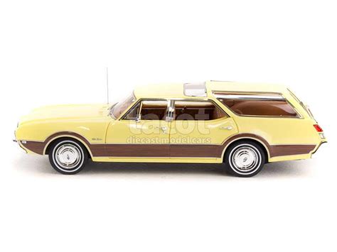 Oldsmobile Vista Cruiser 1969 Goldvarg Collection 143 Autos Miniatures Tacot