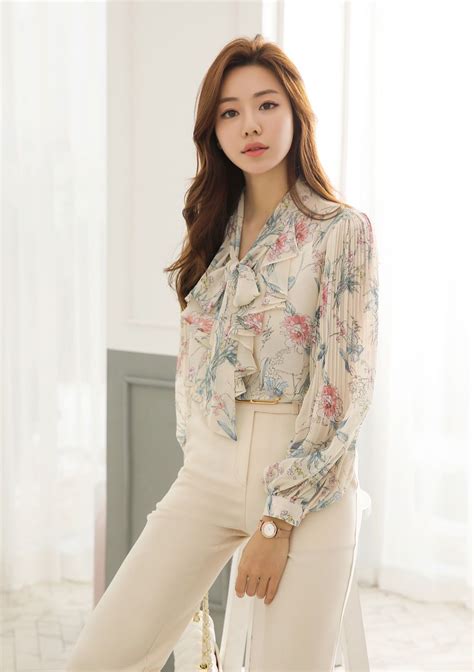 Styleonme Floral Print Pleated Sleeve Tie Neck Blouse Belt Up