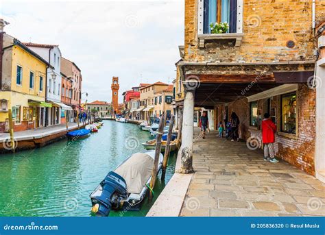 Isla De Murano Venice Italy Coloridas Casas Tradicionales En El Murano