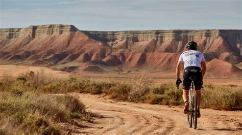 El turismo más activo del Campo de Belchite 16 rutas senderistas y más