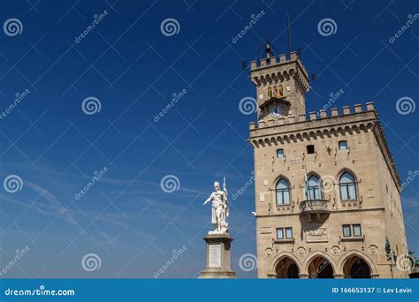 Monument Am Platz Im Historischen Zentrum Der Hauptstadt San Marino