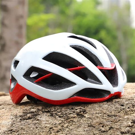 Casque De V Lo Ultra L Ger Pour V Lo De Montagne Ma A Blanc