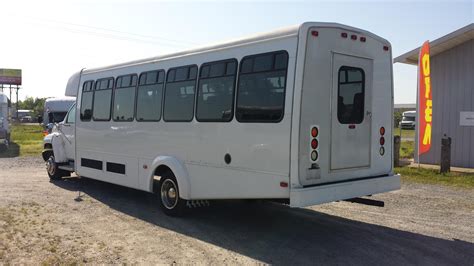 2005 Goshen Coach Chevrolet 32 Passenger Shuttle Bus