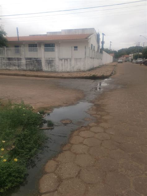 Esgoto a céu aberto do HRAug incomoda moradores Voz do Bico