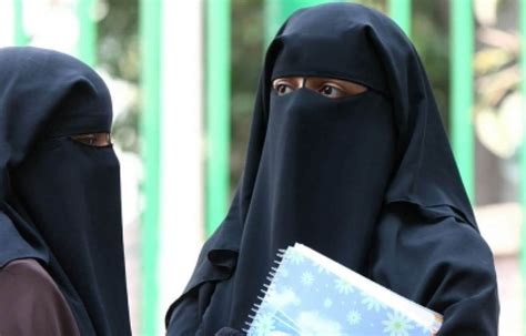 Banni Le Niqab Le Devoir