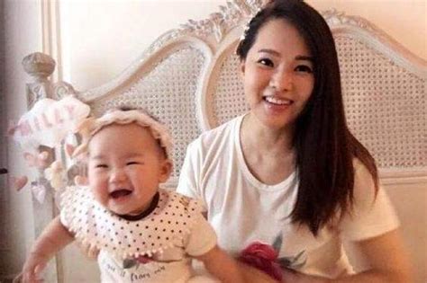 伊能静女儿米粒模仿爷爷背手走路 健步如飞新浪黑龙江新浪网