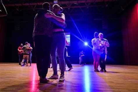 Le Palais Dauron à Bourges Accueille Un Festival De Danse Angolaise