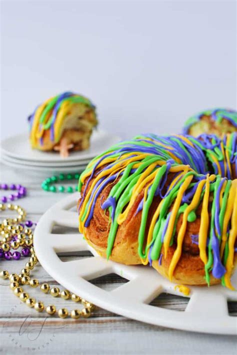 Easy King Cake Recipe For Mardi Gras - Cinnamon Roll King Cake