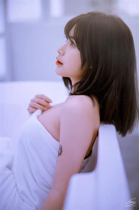 Hot girl xứ Nghệ diện bikini khoe vòng nhấp nhô bên gềnh đá