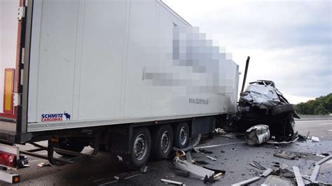 Heilbronn Bad Rappenau Stau A6 Nach Schwerem Lkw Unfall Voll Gesperrt