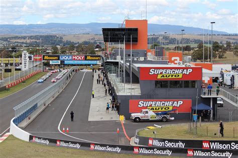 Filemount Panorama Pit Straight And Pit Lane 2015 Wikimedia