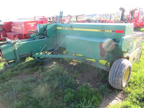 John Deere Baler 328 3