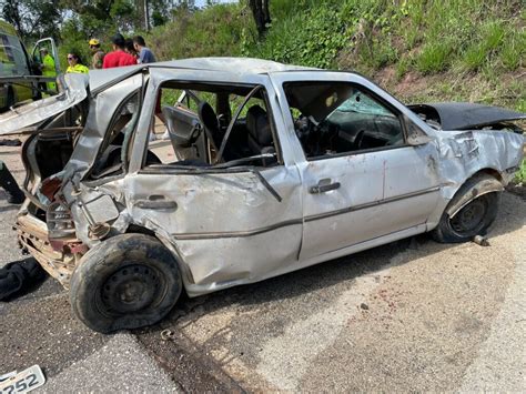 Acidente de carro deixa morto e feridos na BR 040 em Carandaí