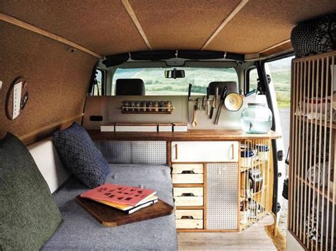 Schöner Camperausbau mit Kork an den Wänden Van home Van interior