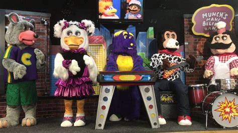 Chuck E Cheese Is Getting Rid Of Its Animatronic Bands