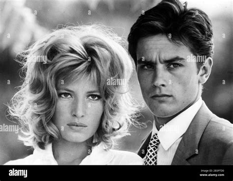 Monica Vitti Alain Delon L Eclisse L Eclipse Photo Stock Alamy