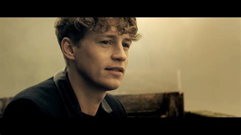 Tim Bendzko feat. Cassandra Steen - Unter die Haut (Offizielles Video ...