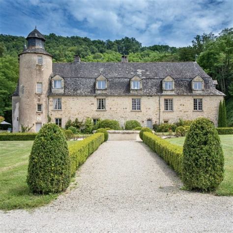 16th century castle Dordogne France FOR SALE - Slaylebrity