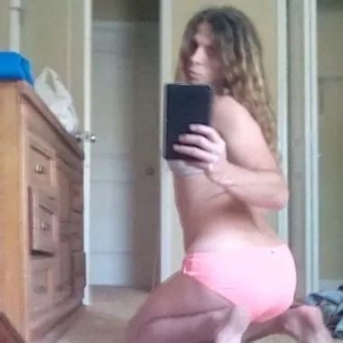 Winziges Amateur Teen Ladyboy Suga Gibt Pov Blowjob Und Genie T Anal Penetration Ohne Gummi