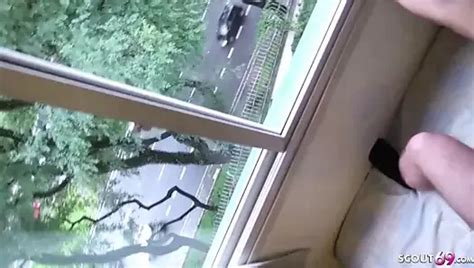 Echte Berliner TS Strassenhure von Kunden Anal für Euro gefickt