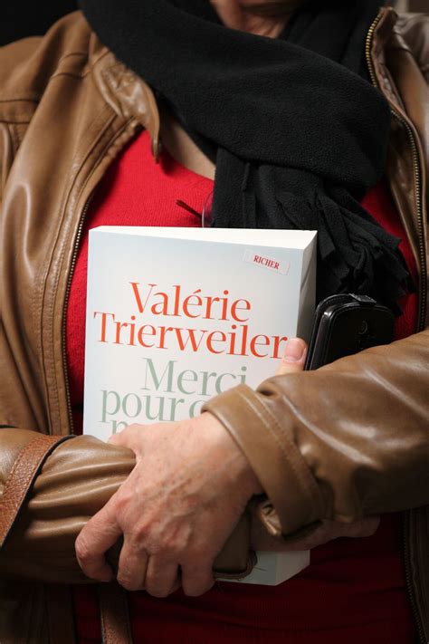 Vid O Illustration Val Rie Trierweiler D Dicace Son Livre Merci