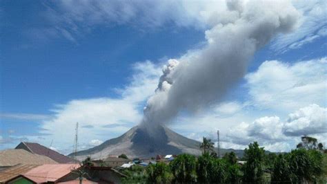 Gunung Merapi Semburkan Awan Panas Hingga 1 45 Km Okezone News