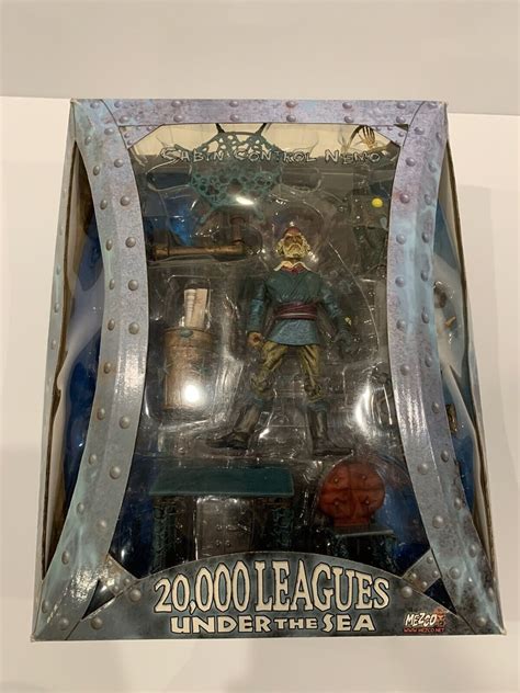 Mezco 20000 Leagues Under The Sea Cabin Control Nemo Figure Play