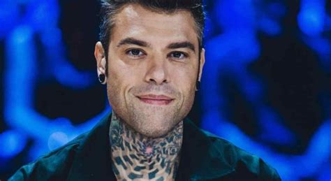 Fedez Si Riprende Il Rapper Dimesso Dall Ospedale Dopo L Intervento