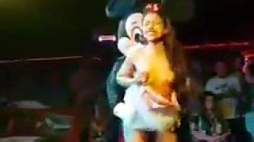 Disneyland Est Aussi Pour Les Adultes Porn