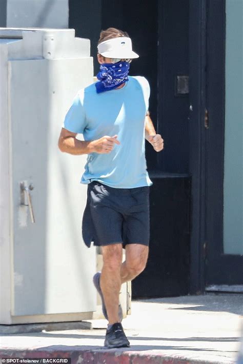 Luke Wilson heads out for a beach run in Santa Monica wearing a bandana ...