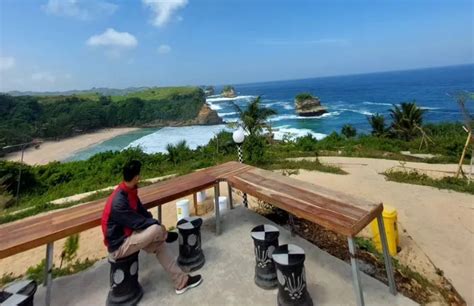 15 Tempat Wisata Di Gresik Yang Menyimpan Sejarah Dan Keindahan Alam