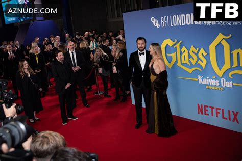 Kate Hudson Sexy Seen Flaunting Her Hot Tits At The Glass Onion Premiere In London Aznude