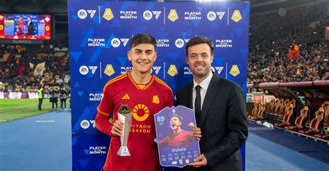 Roma Fiorentina Dybala Premiato Come Miglior Giocatore Del Mese Di