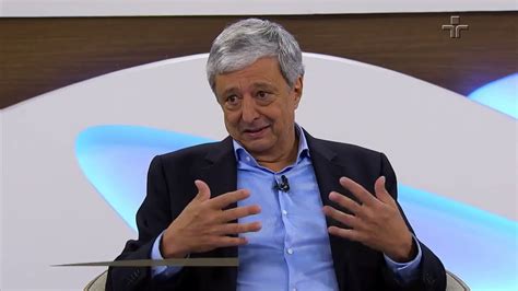 Jorge Caldeira é o entrevistado do Roda Viva desta segunda feira 16