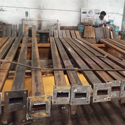 ms lighting pole   inr  ahmedabad gujarat om tech