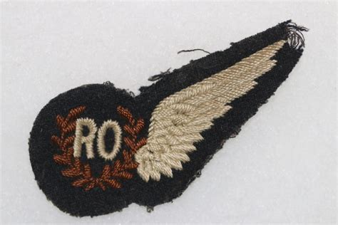 SCARCE ORIGINAL WW2 ROYAL AIR FORCE RAF RADIO OPERATOR RO HALF WING