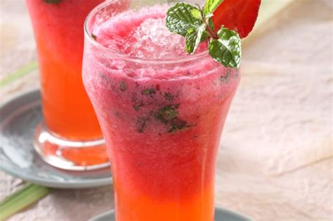 Bisa Usir Gerah Seketika Ini Dia Resep Punch Mint Segar Sirsak