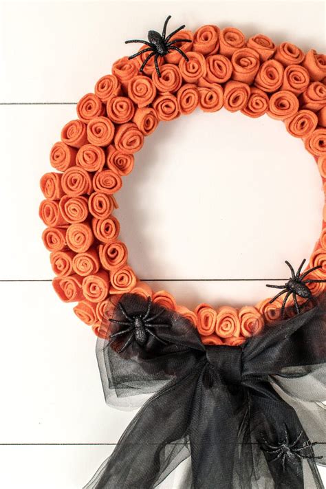 A Dollar Store Diy Halloween Wreath Only 15 00 Diy Halloween Wreath Halloween Diy