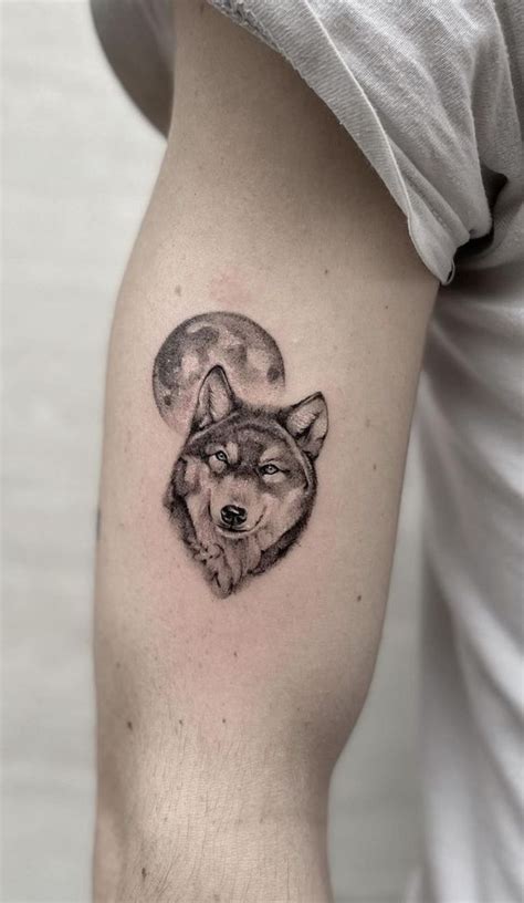 Les 100 plus beaux tatouages loup pour femme Tatuaje lobo pequeño