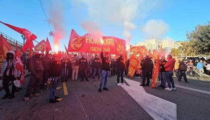 Manifestazione Indetta Da Cgil E Uil A Genova Corteo In Centro Citt