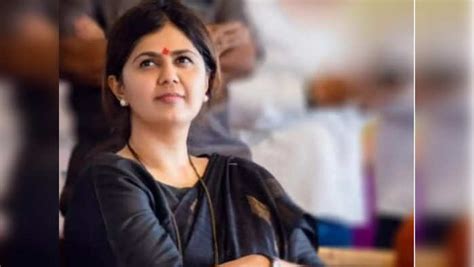 Pankaja Munde Maharashtra Politics Emotional Reaction While Talking