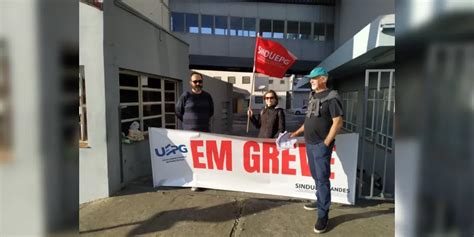 Por PCCS e salários professores da UEL marcam greve para segunda feira