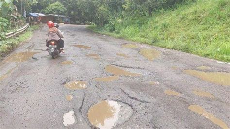 Warga Keluhkan Jalan Trans Sulawesi Rusak Parah Wabup Enrekang